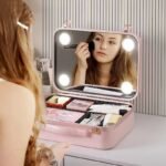 fille-utilise-vanity-miroir