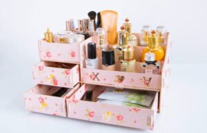 rangement maquillage en bois rose