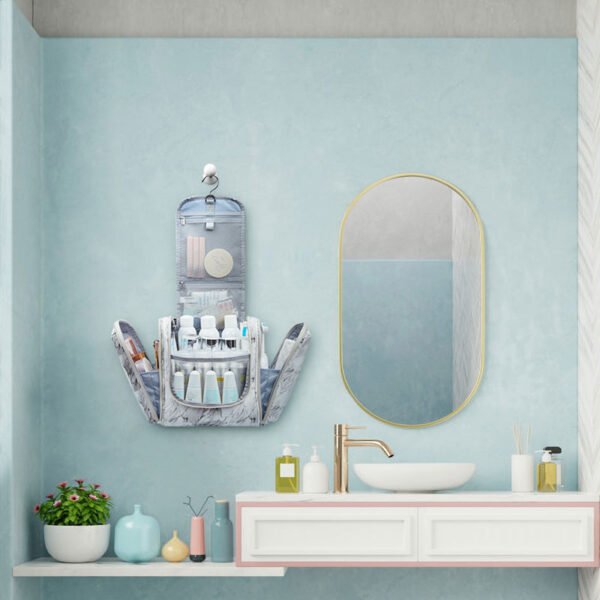 trousse-de-toilette-avec-plusieurs-compartiments-salle-de-bain