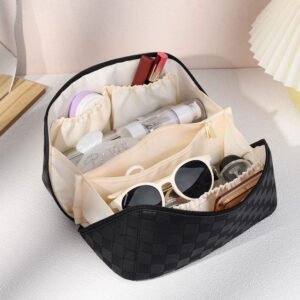 trousse-de-toilette-chic-noir-ouvete