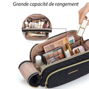 trousse-de-toilette-et-maquillage-femme-grande-ouverte