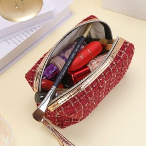 trousse-de-toilette-femme-coloree-ouverte