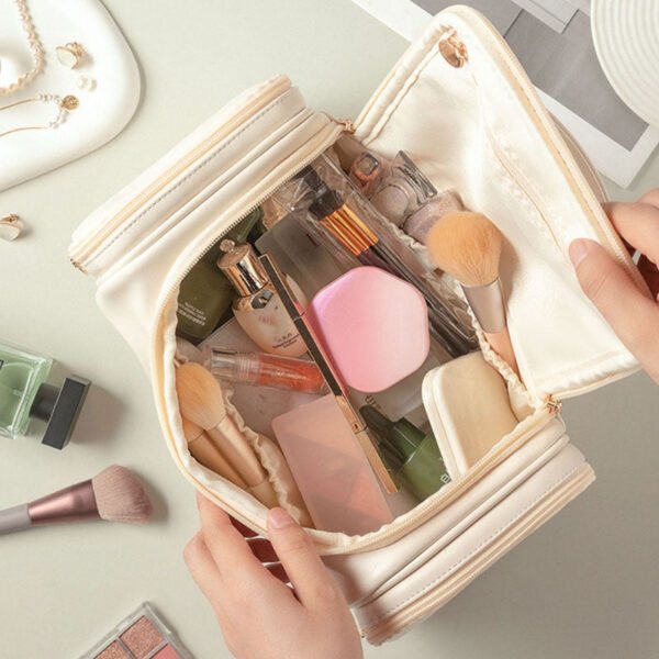 trousse-de-toilette-femme-luxe-remplis-maquillage