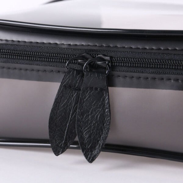 trousse-de-toilette-plastique-fermetire-ecalire