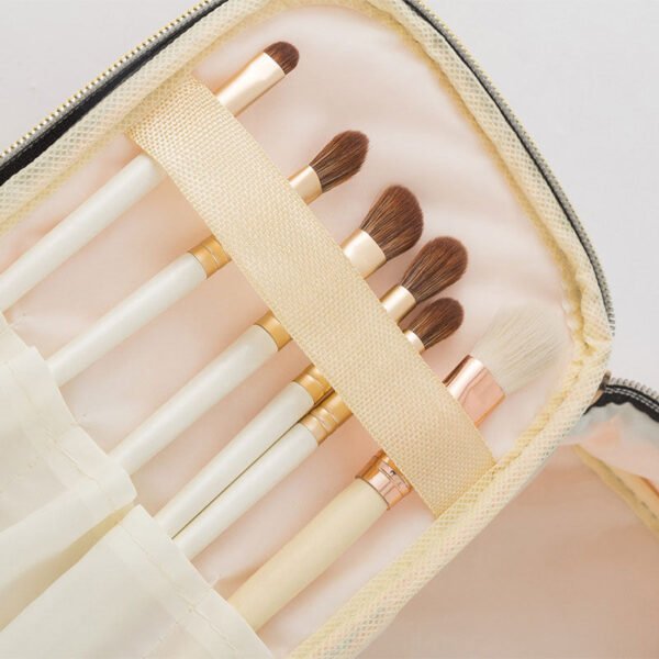 trousse-maquillage-matelassee-porte-pinceau