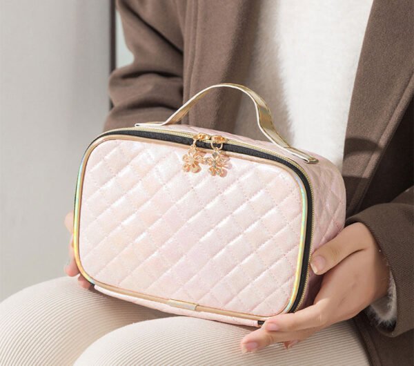 trousse-maquillage-matelassee-porter