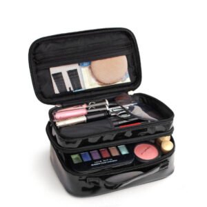 trousse maquillage femme ouverte