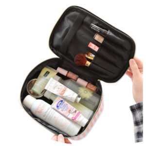 trousse maquillage transparente ouverte